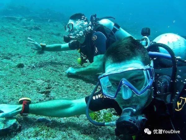 逆转灰熊三核76+21，詹姆斯32+5，湖人创纪录，附加赛格局巨变